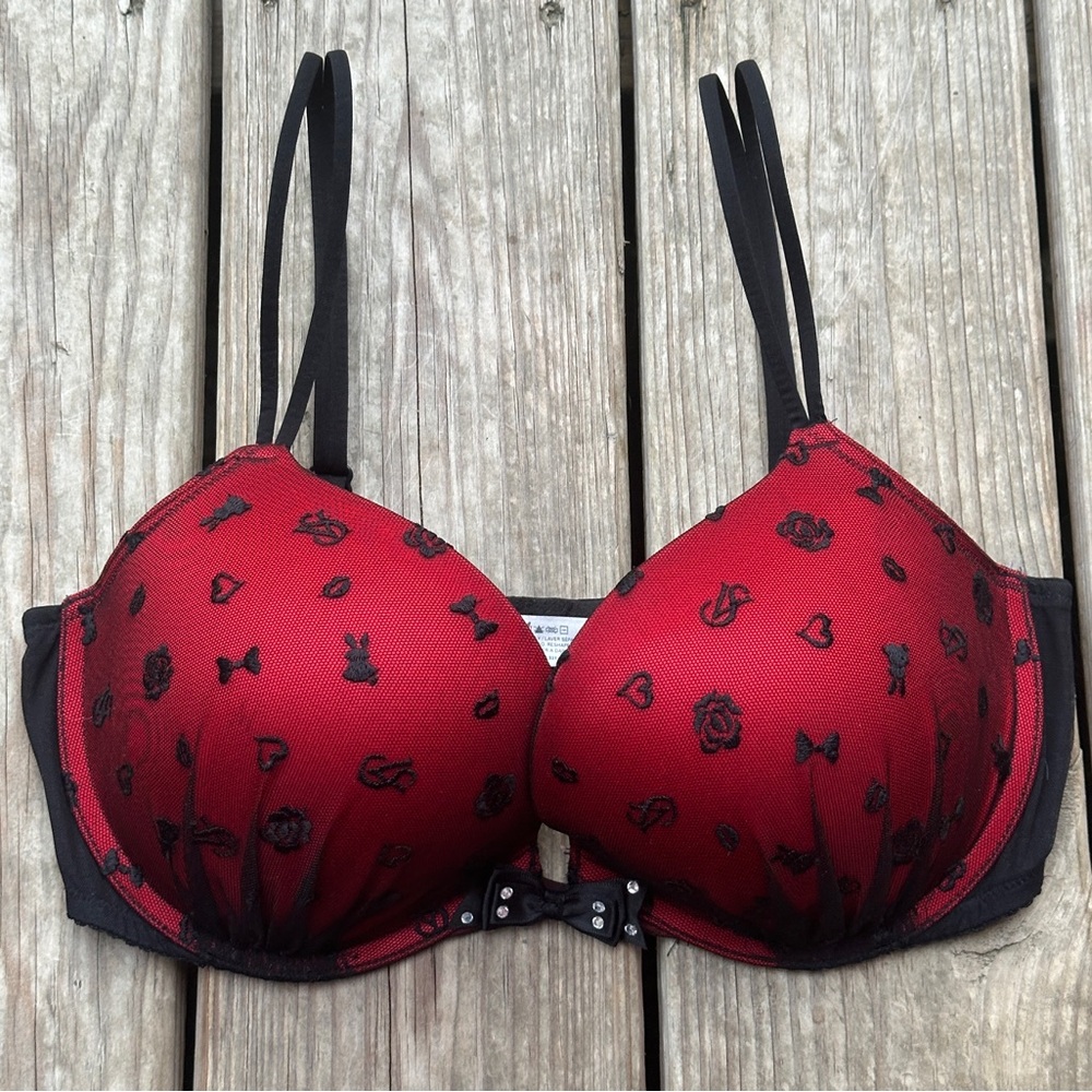 VS | Bra.  Size 36D
